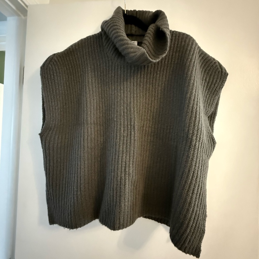 Splendid shirt sleeve turtleneck sweater, size XL